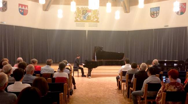 İzmirli genç piyanist Nurbeyler’den  uluslararası başarı