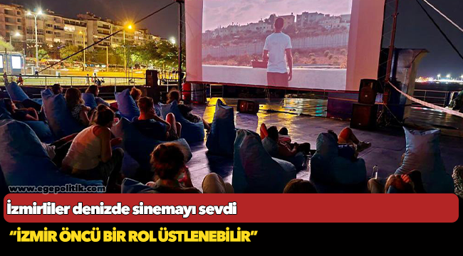 İzmirliler denizde sinemayı sevdi