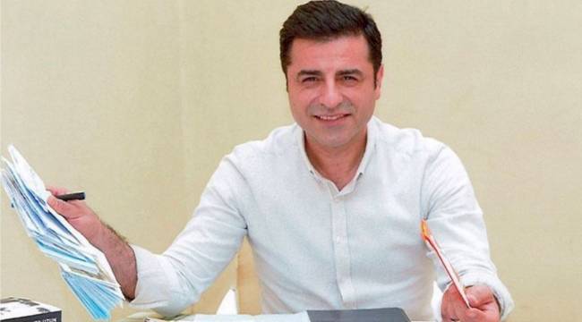 Selahattin Demirtaş'tan Kürtçe kitap önerisi: 'Asimilasyon bitti' diyenler yalan söylüyor
