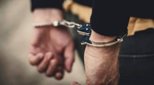 Yatacak yeri olmadığı için otoyol bariyeri çalarak hapse girdi