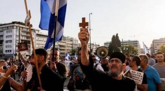 Yunanistan Hükümeti: Aşı olmayan 7 bin sağlık çalışanının uzaklaştırma kararı devam ediyor