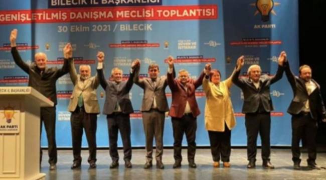 Bilecik'te iki meclis üyesi transfer oldu, çoğunluk CHP'den AKP'ye geçti
