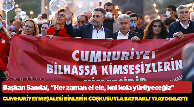 Cumhuriyet Meşalesi Binlerin Coşkusuyla Bayraklı’yı Aydınlattı