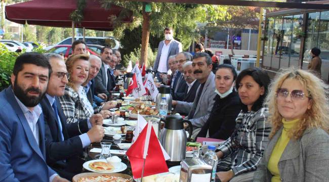 Gaziemir Kaymakamı Üçer, Muhtarlar Günü'nü kutladı