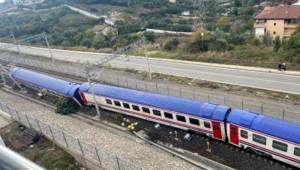 Gebze'de yolcu treni kaza yaptı