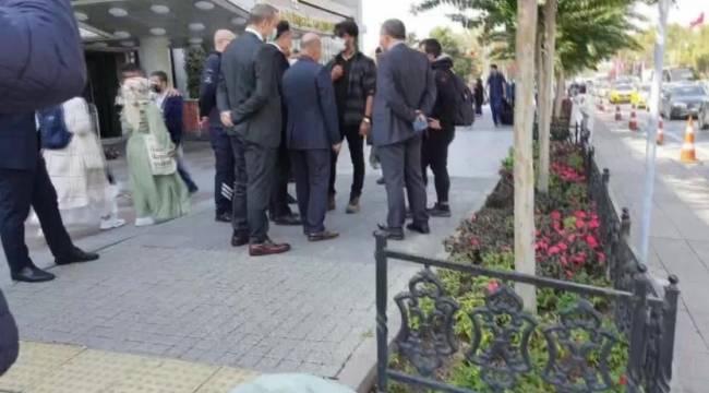 İBB Başkanlık binası önüne ölü köpek bırakıldı