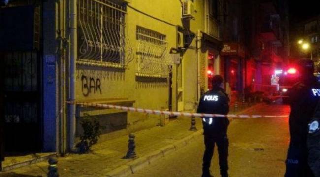 İzmir'de duvarları çatlayan binadaki 20 kişi tahliye edildi