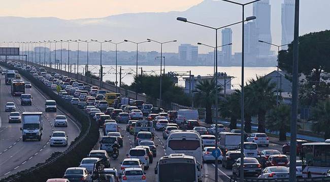 İzmir'de trafiğe kayıtlı araç sayısı Eylül ayı sonu itibarıyla 1 milyon 557 bin 685 oldu
