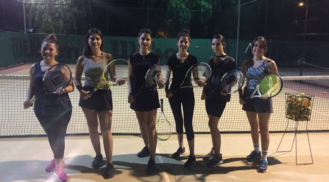 KARŞIYAKA&#039;DA GECE TENİS OKULU AÇILDI