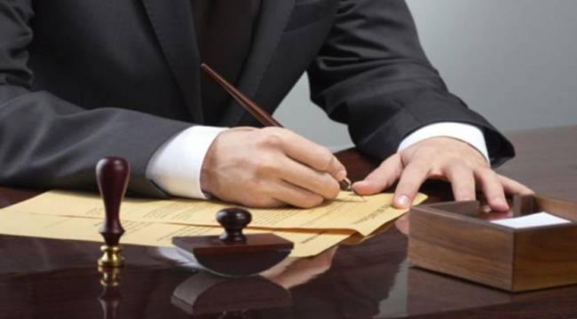 'Koltuğunu korumak isteyen bürokratlar basına haber uçuruyor'