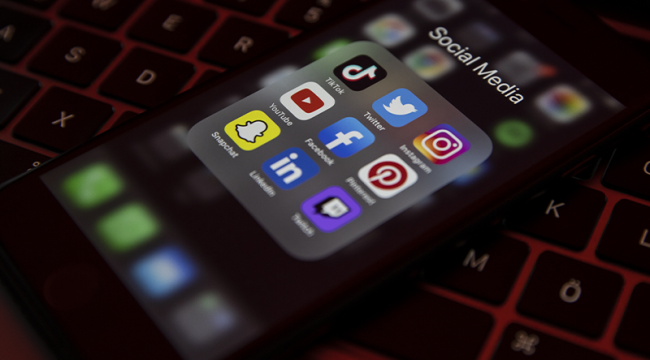 Optimar anketi: AK Partililerin yüzde 70'i "sosyal medya denetlensin" diyor, CHP'lilerin yüzde 63'ü karşı çıkıyor