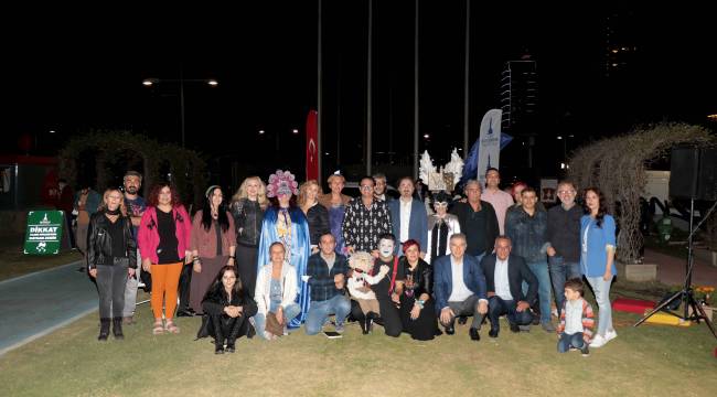 Şiir Hatları Kordon’da şiir severlerle buluştu