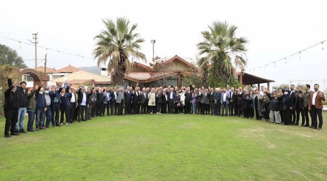 AK Parti İzmir İl Başkanı Kerem Ali Sürekli Konakta;  “Bir dokunup bin ah işitiyoruz.”