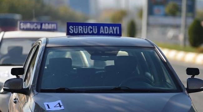 Bakan duyurdu: Ehliyet sınavında bir ilk!