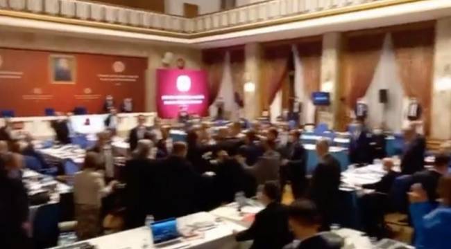 'Demirtaş teröristtir' sözleri sonrası Meclis'te arbede çıktı