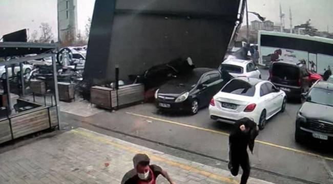 İBB: 33 çatı uçtu, 192 ağaç devrildi