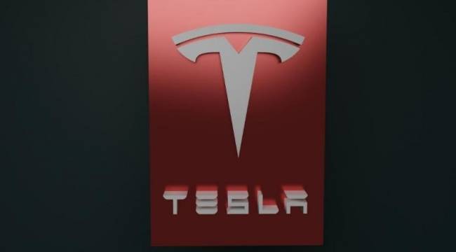 Hatalı araba üreten Tesla hepsini geri topluyor
