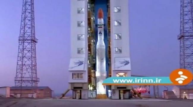 İran uzaya uydu taşıyan roket fırlattı