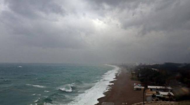 'Kırmızı kod' uyarısının yapıldığı Antalya'da sokaklar boşaldı