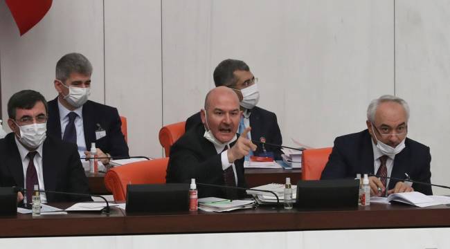 Meclis karıştı! Vekiller arasında yumruklu kavga