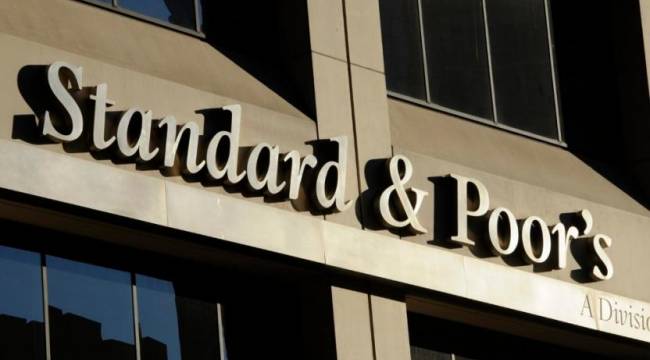 S&amp;P Türkiye'nin kredi notunu negatife indirdi