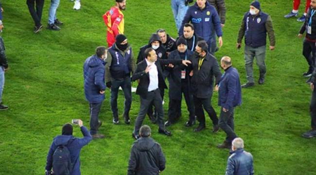 Süper Lig&#039;de kulüp başkanı, hakemlere saldırdı