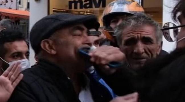 Telefonu çıkar diyen kişinin ağzına telefonunu soktu