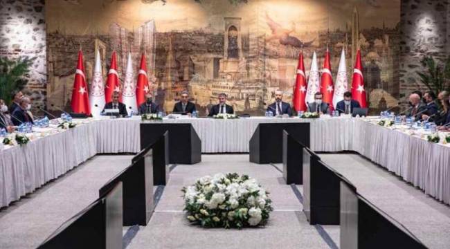 Bakan Nebati'den ekonomistlere: Siz bizim faiz indirdiğimize bakmayın