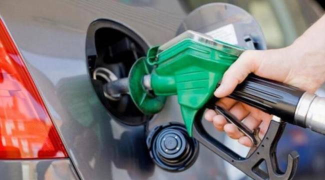 Benzin ve motorine yine zam: Bu gece yarısından itibaren geçerli