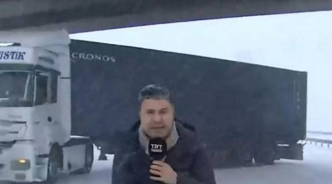 Canlı yayın sırasında son durumu aktaran TRT ekibinin faciadan döndüğü anlar kamerada