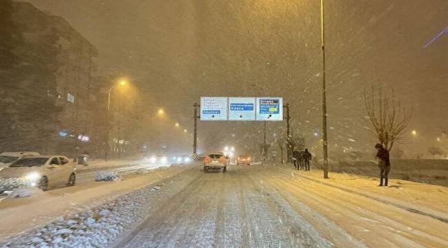 Gaziantep'te kar yağışı sonrası elektrik kesintisi krizi