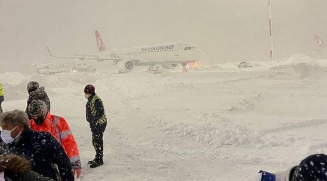 İstanbul Havalimanı’nda son durum: 7 saattir uçağın içinde bekleyenler var
