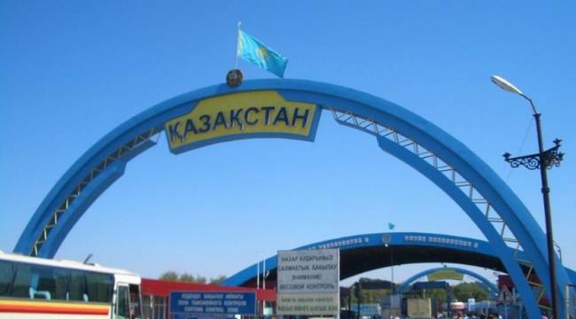 Kazakistan sınırını geçmeye çalışan yaklaşık 300 kişi gözaltına alındı