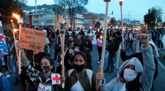 Kolombiya'da silahlı çeteler 17 kişiyi öldürdü