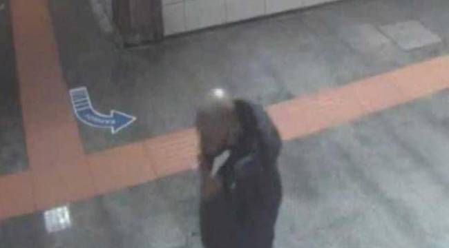 Metro saldırganının yeni görüntüleri ortaya çıktı: Sakince yürüdü, sigarasını yaktı...