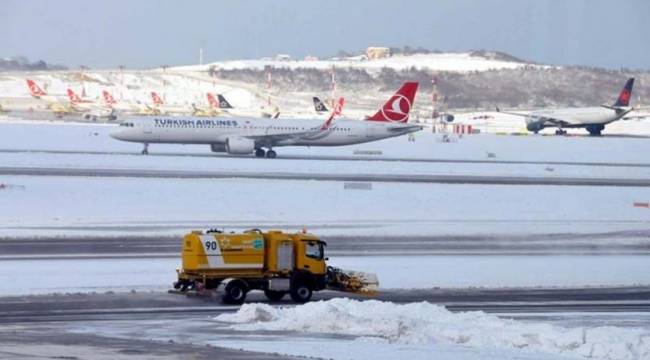 THY İstanbul Havalimanı uçuşlarını gece yarısına kadar durdurdu