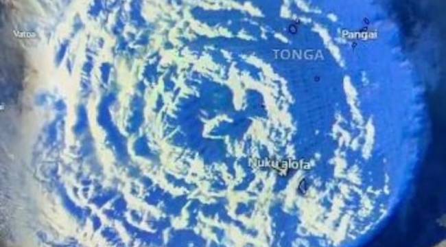 Tsunami uyarısına neden olan yanardağ patlamasının görüntüleri yayınlandı