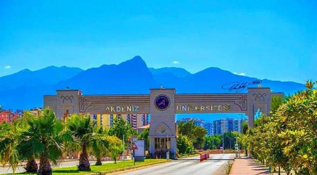 Akdeniz Üniversitesi'nde akademisyenleri ihraç eden rektöre meslekten men cezası