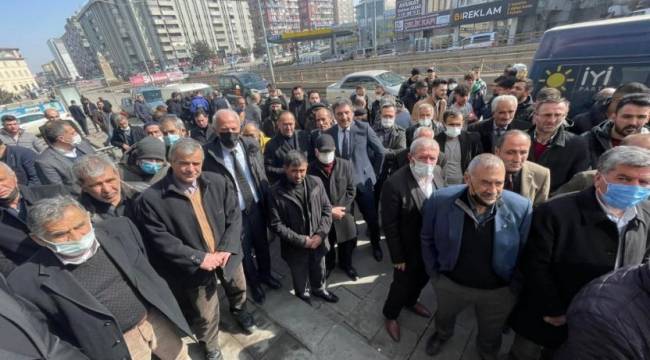 AKP ve MHP&#039;den toplu istifalar: 400 kişi İYİP&#039;e katıldı...