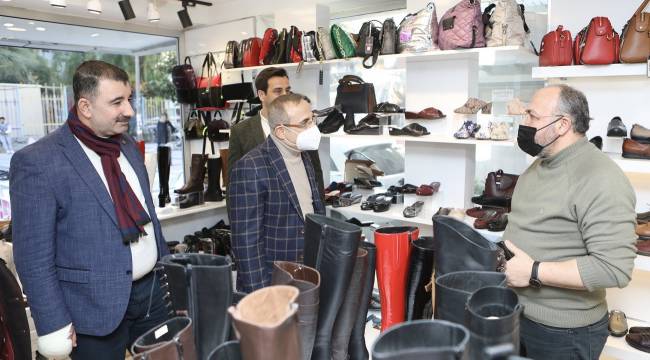 Başkan Sürekli, Alsancak’ta esnaf turu yaptı  ‘’20 yıllık iktidarımızda, durmadan çalışarak başarıya ulaştık’’