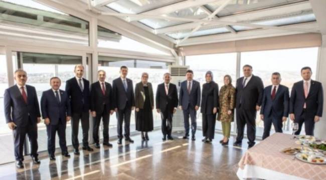 Bozdağ: Milletvekillerinin telefonuna çıkmayan bürokratı görevden alırım