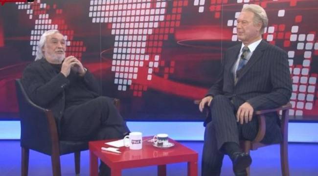 'Demokrasi Marenası'nın ilk konuğu Uğur Dündar’ın balmumu heykeli oldu