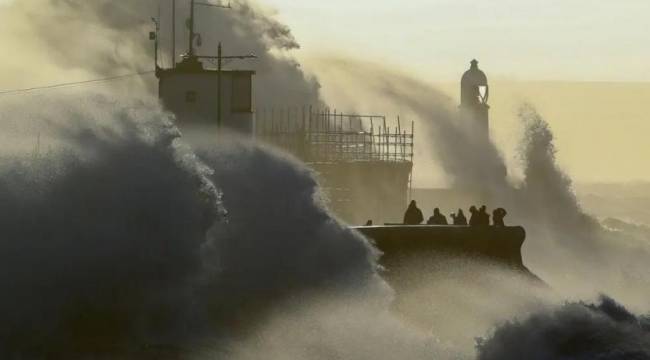 Eunice Kasırgası Avrupa'yı vurdu