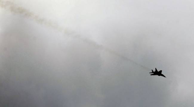 İran'ın Tebriz kentinde savaş uçağı düştü!