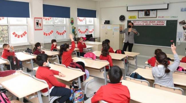 MEB koronavirüs nedeniyle devamsızlıktan muaf tutulacak öğrencileri açıkladı