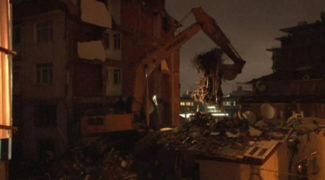 Üsküdar’da patlama yaşanan bina yıkıldı