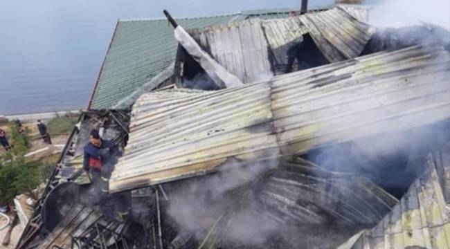 Yedi aydır sigorta girişi yapılmayınca işyerini yaktı