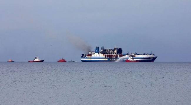 Yunanistan’daki feribot yangınında ilk can kaybı açıklandı, halen 10 kişi kayıp