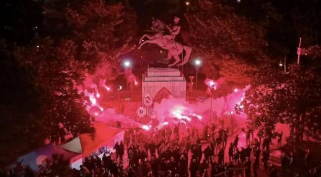 Atatürk Anıtı'na saldıranlar 29 Mart'ta hakim karşısına çıkacak