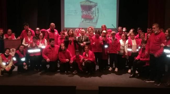 Engelsiz yürekler ve anneleri 8 Mart için sahnedeydi